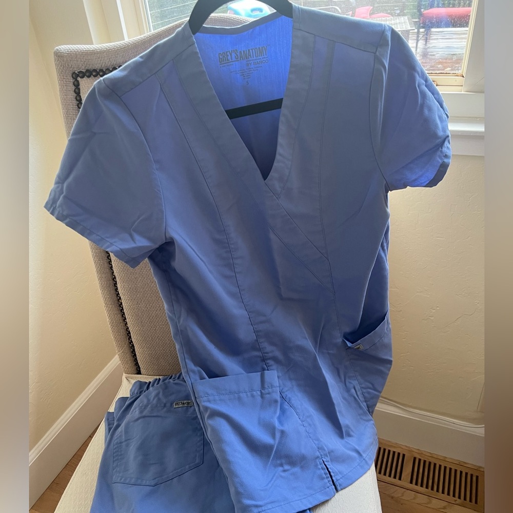 Grey’s Anatomy blue scrub top and pants, size small